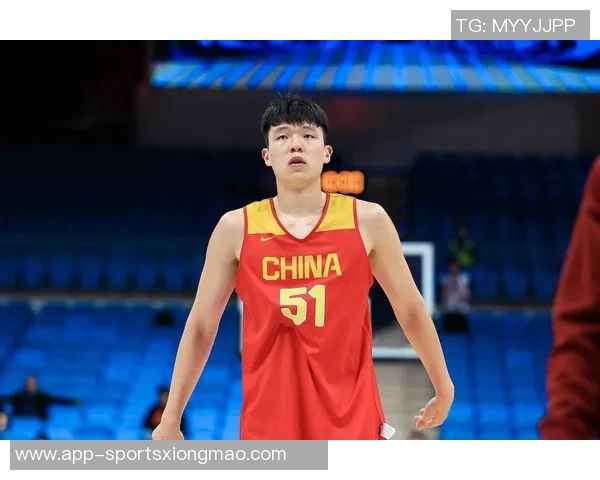 青岛记者点评杨瀚森表现需提升体能挑战仍在后方等待